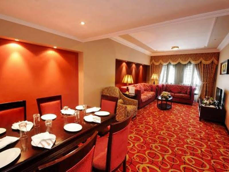 אל-מדינה Taiba Suites Madinah מראה חיצוני תמונה Suite