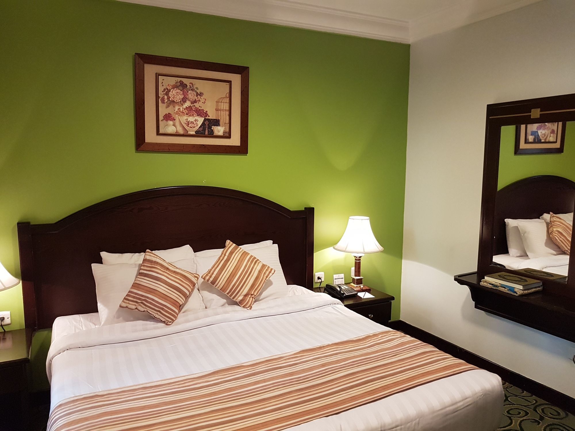 אל-מדינה Taiba Suites Madinah מראה חיצוני תמונה Deluxe Room