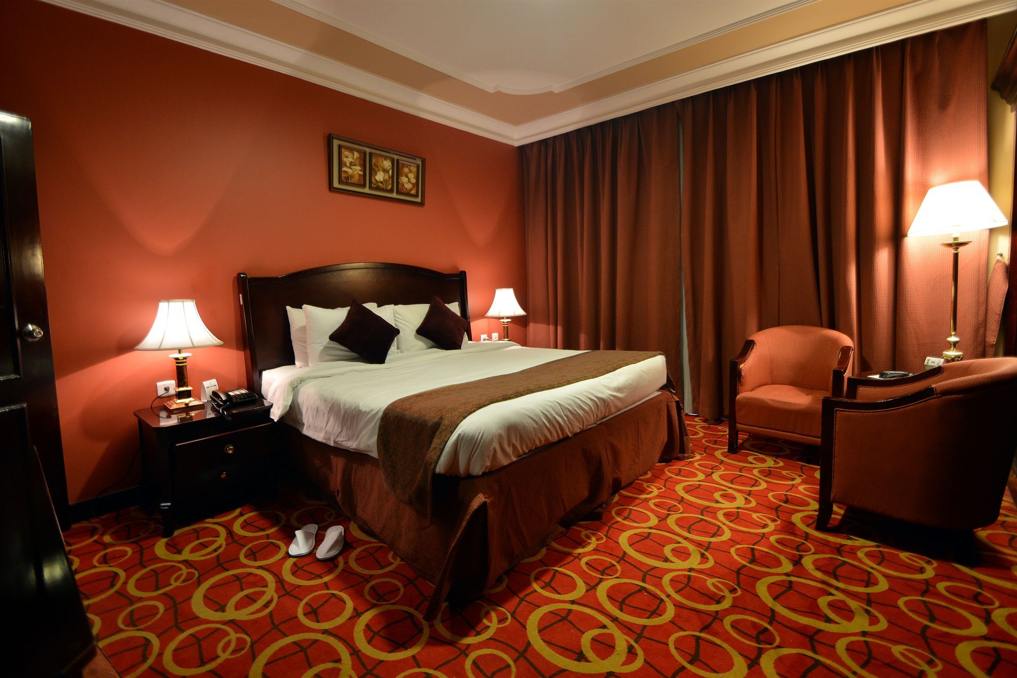 אל-מדינה Taiba Suites Madinah מראה חיצוני תמונה A room at the hotel