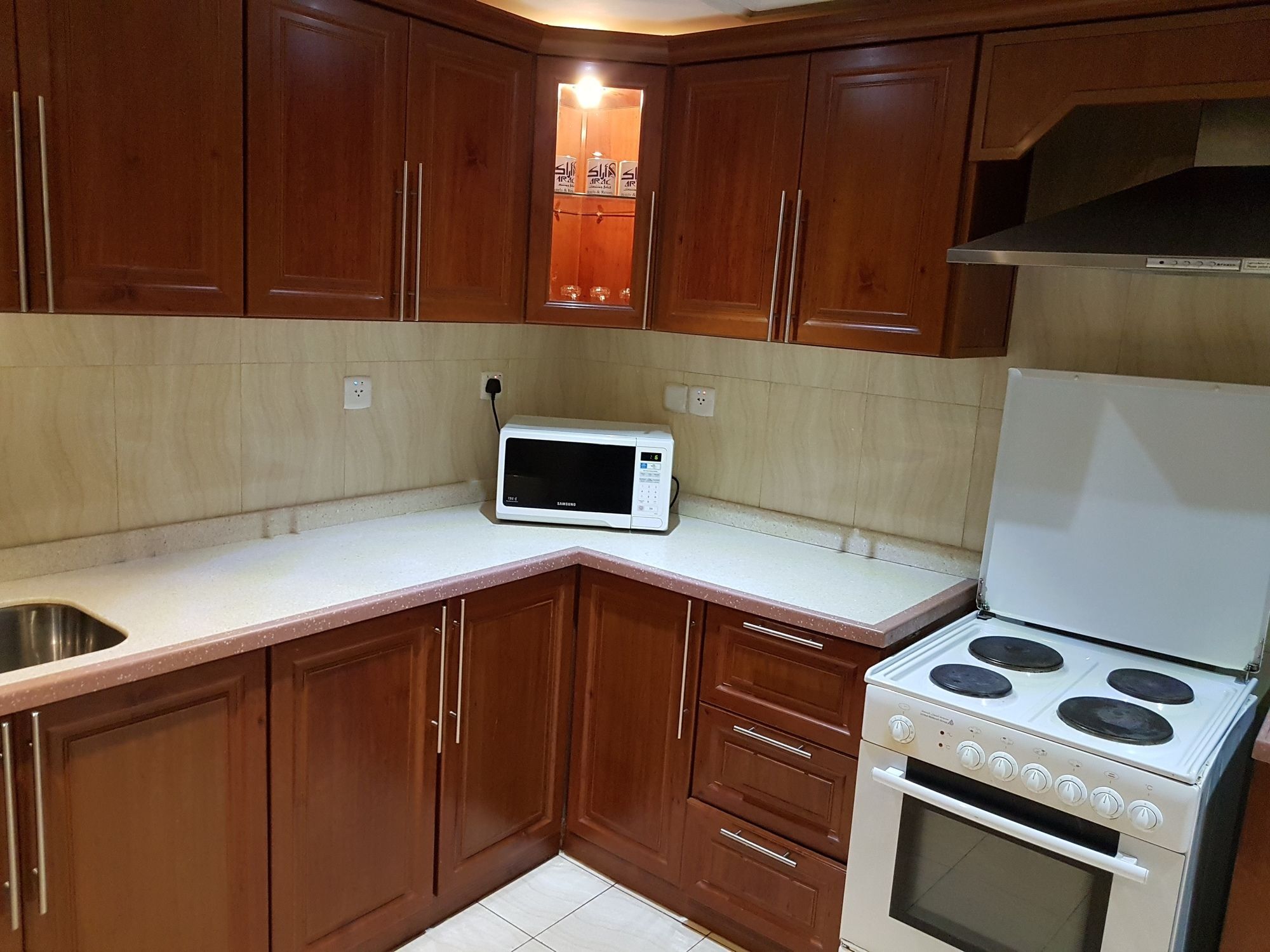 אל-מדינה Taiba Suites Madinah מראה חיצוני תמונה A modern kitchen