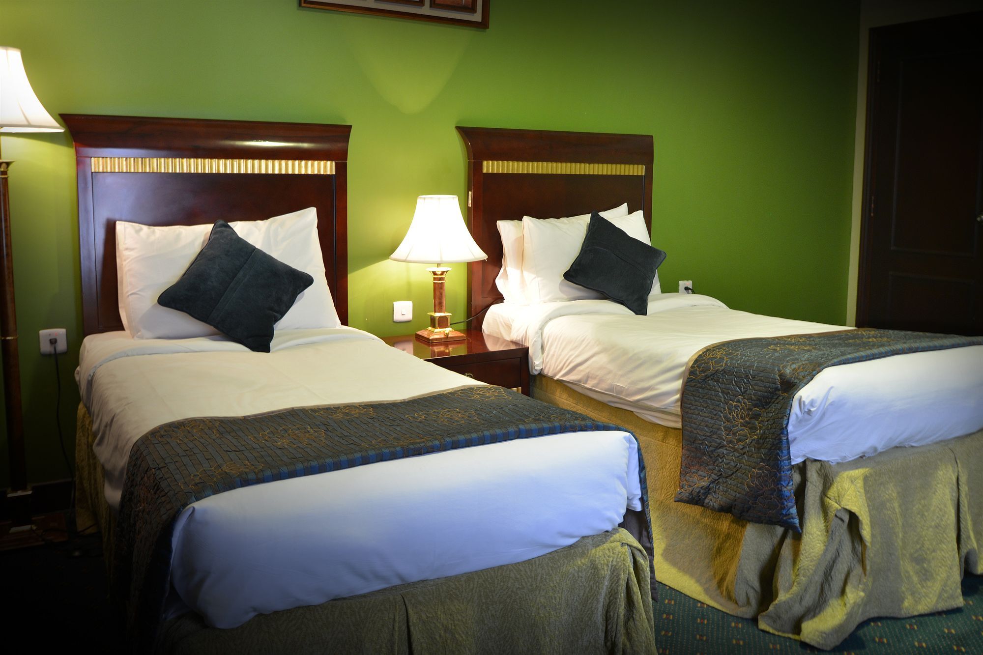 אל-מדינה Taiba Suites Madinah מראה חיצוני תמונה A typical room at the hotel