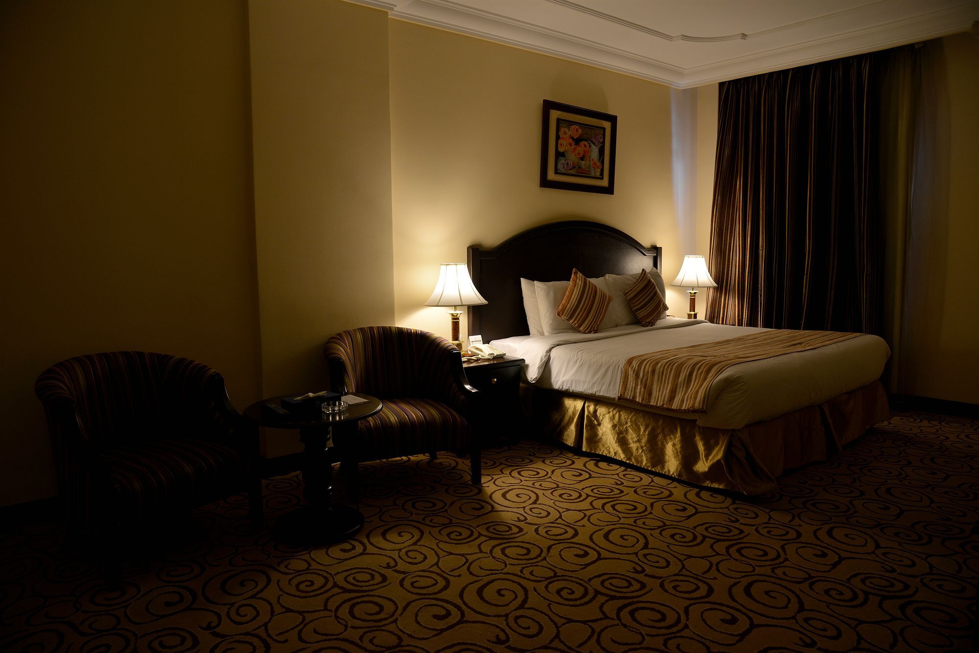אל-מדינה Taiba Suites Madinah מראה חיצוני תמונה A room at the hotel
