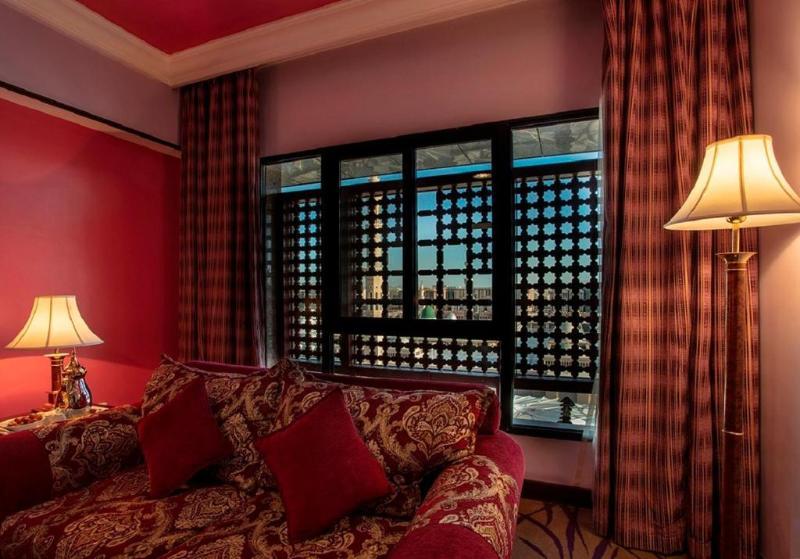 אל-מדינה Taiba Suites Madinah מראה חיצוני תמונה A room at the hotel